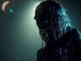 Анна Хопкинс секси – Сумеречные охотники s03e01 (2018) #4