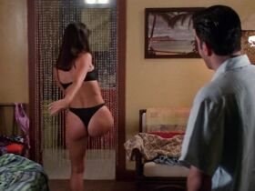 Жаклин Обрадорс секси – Шесть дней, семь ночей (1998) #7