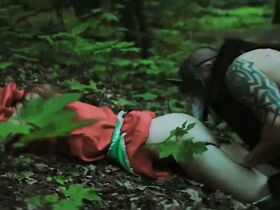 Малгожата Круковская секси – Красная Шапочка (2015)