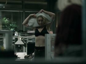 София Хелин секси – Мост s03e01 (2011) #3