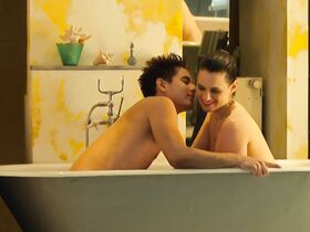 Таня Ведель голая, Лени Шпайдель голая – Путешествие (2013) #20