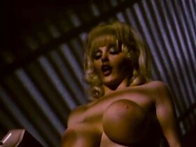 Энн Мари голая – Долина блаженства (1979) #2