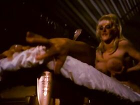 Энн Мари голая – Долина блаженства (1979) #5