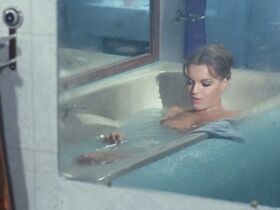 Роми Шнайдер голая – Макс и жестянщики (1971)