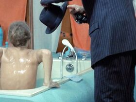 Роми Шнайдер голая – Макс и жестянщики (1971) #2