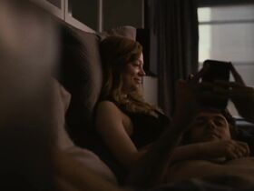 Сара Снук секси – Наследники s01e08 (2018) #1