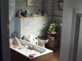 Алекс Кингстон голая – Дом на окраине s01e01 (2011) #1