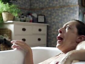 Алекс Кингстон голая – Дом на окраине s01e01 (2011) #4