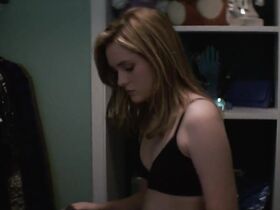 Грэйс Виктория Кокс секси – Смертельное влечение s01e02 (2018)