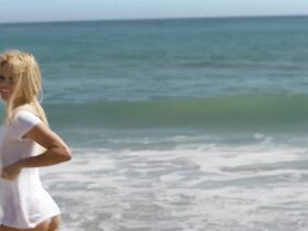 Карсон Мейер секси, Бьянка А. Сантос секси, Памела Андерсон секси, Молли Рингуолд секси – SPF-18 (2017) #10