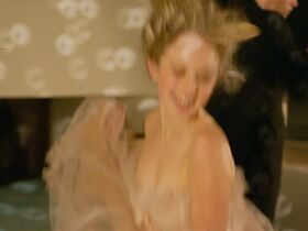 Карсон Мейер секси, Бьянка А. Сантос секси, Памела Андерсон секси, Молли Рингуолд секси – SPF-18 (2017) #6