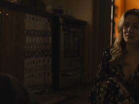 Эддисон Тимлин голая – Спать в пластике (2019) #10