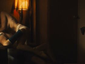Эддисон Тимлин голая – Спать в пластике (2019) #13