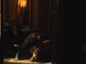 Эддисон Тимлин голая – Спать в пластике (2019) #17
