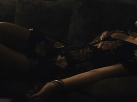 Эддисон Тимлин голая – Спать в пластике (2019) #19