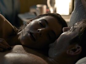 Чарли Мёрфи секси – Иностранец (2017) #1
