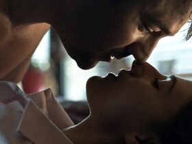 Чарли Мёрфи секси – Иностранец (2017) #6