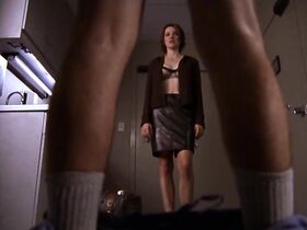 Криста Миллер секси – Клиника s01e06 (2001) #4