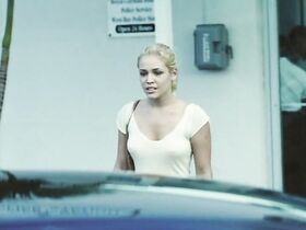 Агнес Брукнер секси – Гавань (2004) #1