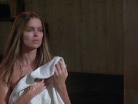 Барбара Бах голая – Отряд 10 из Навароне (1978) #7