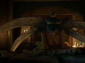 Карла Кроум голая – Карнивал Роу s01e01 (2019) #2