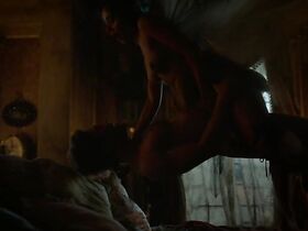 Карла Кроум голая – Карнивал Роу s01e01 (2019) #5