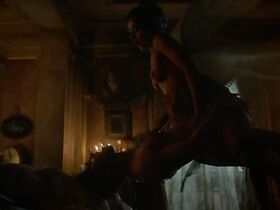 Карла Кроум голая – Карнивал Роу s01e01 (2019)