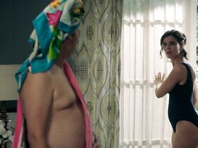 Бетси Брандт секси – Жизнь в деталях s03e01 (2016)