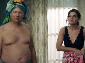 Бетси Брандт секси – Жизнь в деталях s03e01 (2016) #3