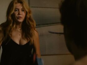 Полина Рожински секси – Ночная жизнь (2020)