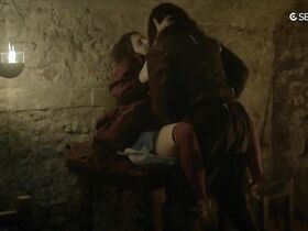 Амира Касар секси – Версаль s01e06 (2015)