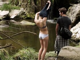 Майя Митчелл секси – Фостеры s05e07 (2018) #2 #3