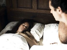 Кэтрин Уотерстон секси – Третий день s01e02 (2020) #2