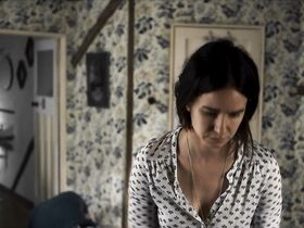 Кэтрин Уотерстон секси – Третий день s01e02 (2020) #4