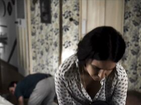 Кэтрин Уотерстон секси – Третий день s01e02 (2020) #5