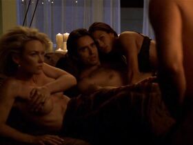 Келли Карлсон секси, Рона Митра секси – Части тела s03e03 (2005)