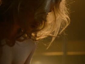 Элис Энглерт секси – Рэтчед s01e03, e06 (2020) #10