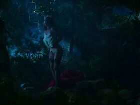 Элис Энглерт секси – Рэтчед s01e03, e06 (2020) #5