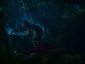 Элис Энглерт секси – Рэтчед s01e03, e06 (2020) #6