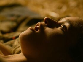 Элис Энглерт секси – Рэтчед s01e03, e06 (2020) #9