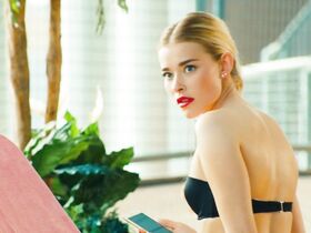 Милена Чарнтке секси – Bros Before Hoes (2015) #2