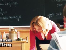 Дебора Твисс секси – Пипец (2010) #1