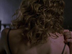 Сюзанна Томпсон секси – Стрекоза (2002) #1