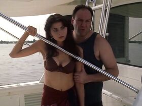 Оксана Лада секси – Клан Сопрано s02e05 (1999)