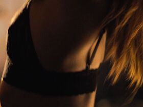 Маргарет Куолли секси – Тетрадь смерти (2017)