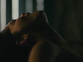 Дайэнн Доан секси – Викинги s04e05 (2016)