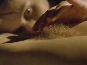 Клотильда Куро голая – Почти спокойный мир (2002)