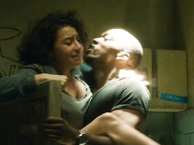 Илана Глейзер секси – Рождество (2015) #3