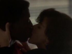 Аннабелла Шиорра секси – Лихорадка (1991) #1