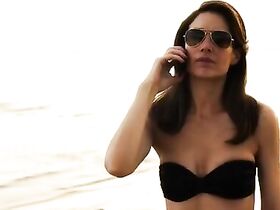 Дженна Б. Келли секси, Клэр Форлани секси – Ценный груз (2016) #2